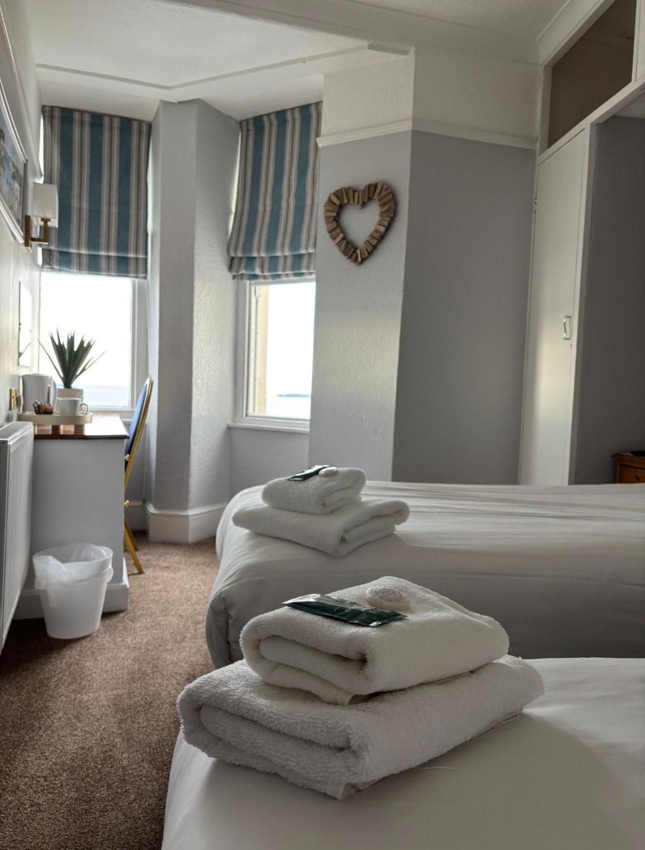 Clarence House Hotel Tenby Exterior photo